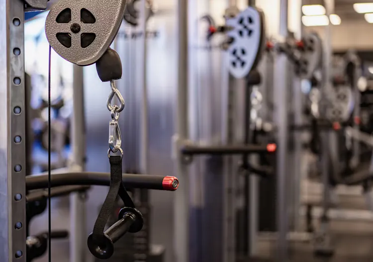 Appareils à charge sélective - Salle d'entrainement du CEPSUM